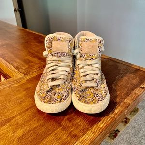 Nike High Tops with Yellow Floral Designs, Size 6 Women